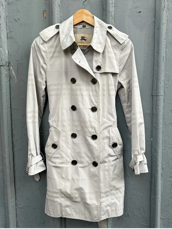 Burberry Jackets & Blazers - Burberry Grey Plaid Short Trench (Size 8)